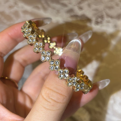 Clover Diamond - Encrusted Bracelet
